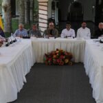 El chavismo se prepara para recibir este lunes las conversaciones de paz entre el Gobierno colombiano y la guerrilla del Ejército de Liberación Nacional