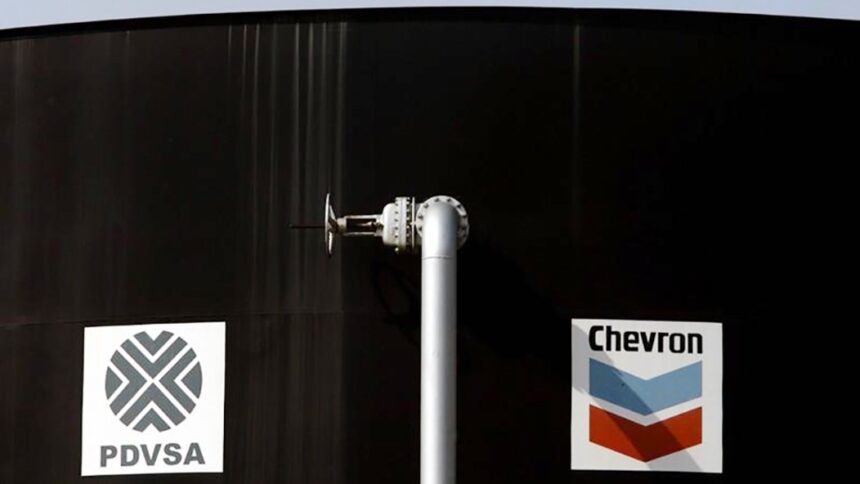 EE.UU. autorizó a Chevron a retomar operaciones en Venezuela tras la reactivación del diálogo