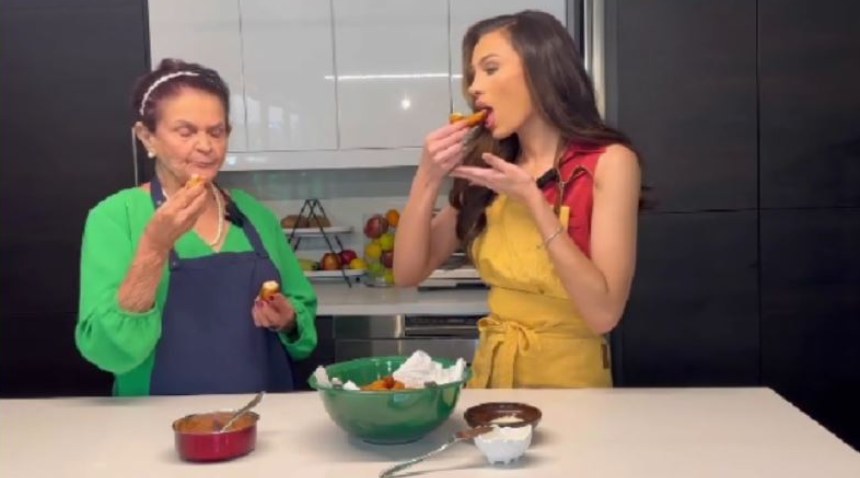 El video viral de la nueva Miss EEUU haciendo mandocas con su abuelita venezolana
