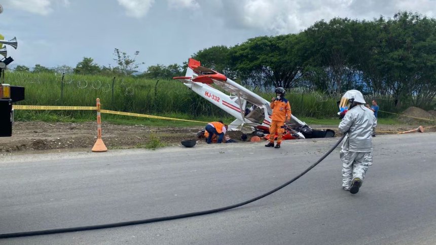 VIDEO: Avioneta cayó sobre un motorizado tras realizar aterrizaje de emergencia en Colombia