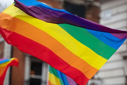 El Departamento de Estado de EEUU emitió una alerta global por posibles ataques terroristas durante el mes del orgullo LGBTQ+.