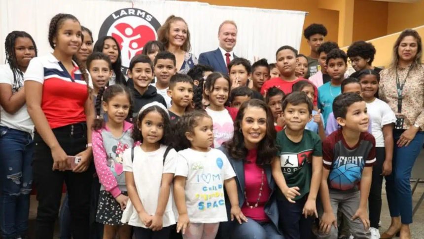 Niños migrantes venezolanos serán aceptados en escuelas de Trinidad y Tobago si cumplen estos requisitos