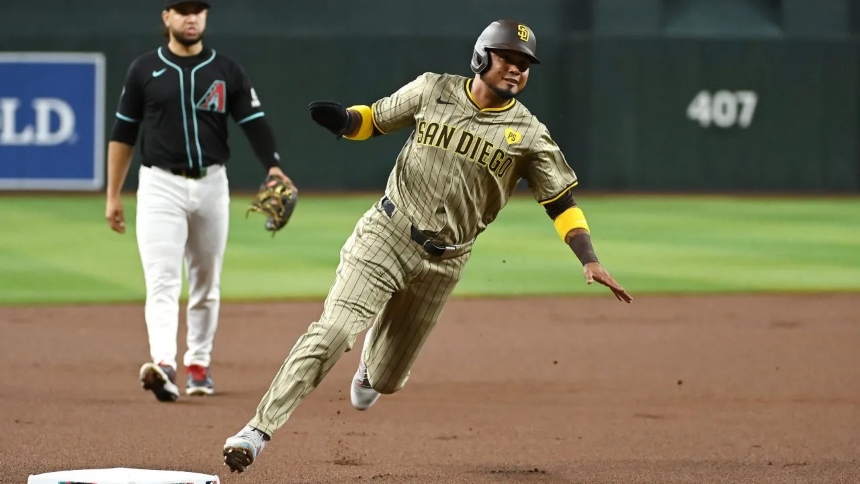 En un emocionante encuentro de las Grandes Ligas, el venezolano Luis Arráez alcanzó una marca histórica al conectar su hit número 800 de por vida. Con este logro, el versátil jugador se unió a su compatriota José Altuve en un selecto grupo de peloteros venezolanos que han superado esta cifra. 