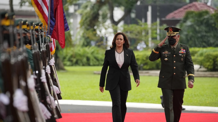 Al menos 10 ex altos mandos militares de Estados Unidos han expresado públicamente su respaldo a la vicepresidenta de EEUU, Kamala Harris, como la única candidata apta para desempeñar el cargo de comandante en jefe.  