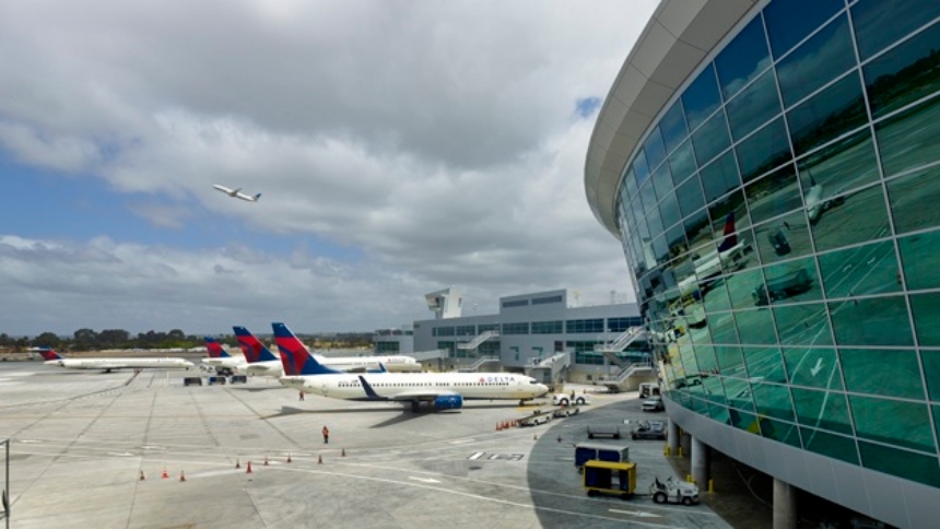 Recientemente, un análisis realizado por la Inteligencia Artificial ChatGPT reveló el aeropuerto de Estados Unidos donde más se retienen las Green Cards.  