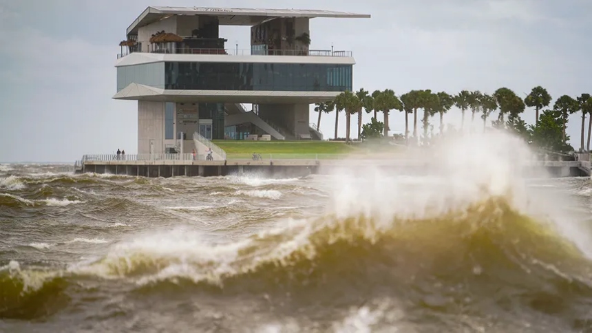 El huracán Milton alcanzó la categoría 5, la más alta en la escala, y se dirige hacia la costa de Florida con una fuerza devastadora, según el Centro Nacional de Huracanes (NHC, por sus siglas en inglés).  