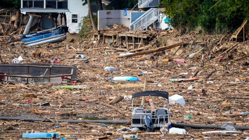 Casi un centenar de personas siguen desaparecidas en Carolina del Norte tras devastador paso de Helene