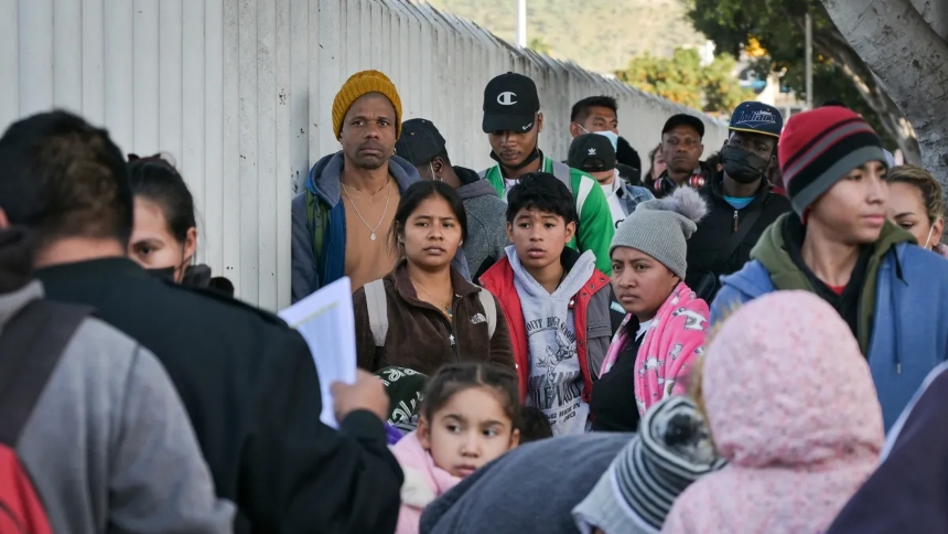 California está trabajando a contrarreloj en un proyecto destinado a ayudar a los migrantes indocumentados ante la inminente administración de Donald Trump y sus promesas de deportaciones masivas.  