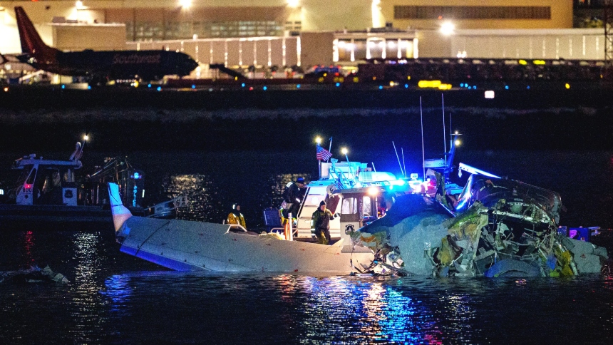 El pasado 29 de enero, un trágico accidente aéreo sacudió a Estados Unidos cuando un avión comercial de American Airlines y un helicóptero militar Black Hawk colisionaron en el aire cerca del río Potomac, en Washington D.C.  