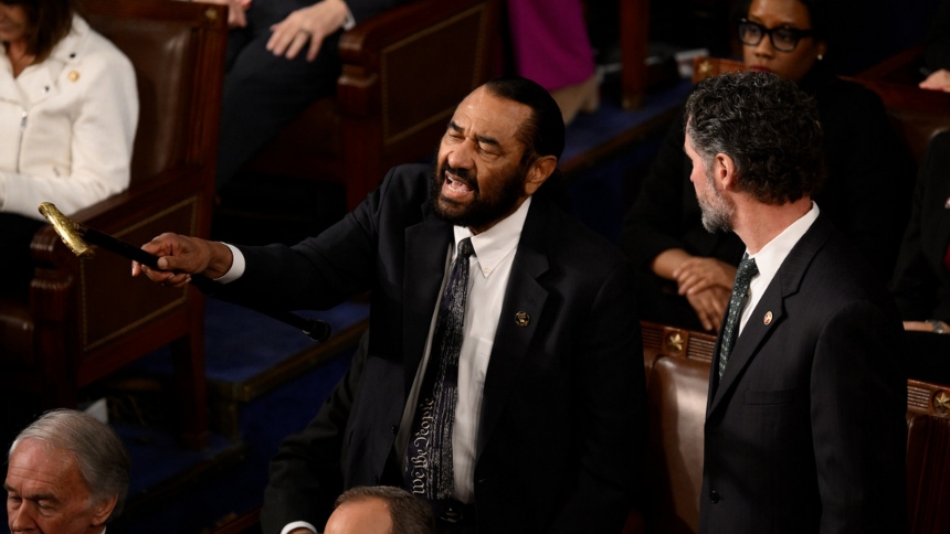 El congresista demócrata Al Green protagonizó un momento tenso en la Cámara de Representantes de EEUU al interrumpir el discurso del presidente de los Estados Unidos, Donald Trump.  