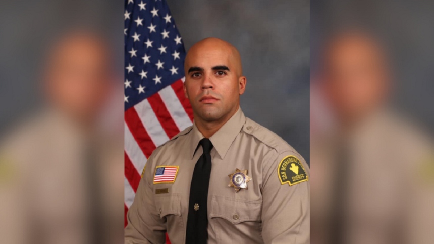 El ayudante del sheriff Héctor Cuevas Jr. perdió la vida en un trágico accidente automovilístico durante una persecución policial en Victorville, California (EEUU). 