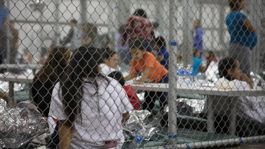 La vida del actor Steven Seagal ha estado marcada por giros inesperados. Reconocido mundialmente por sus películas de acción como Hard to Kill (1990), Out for Justice (1991) y Under Siege (1992), lo más sorprendente es que dejó atrás los sets de rodaje para desempeñarse como agente de la ley en el condado de Hudspeth, Texas (EEUU). 