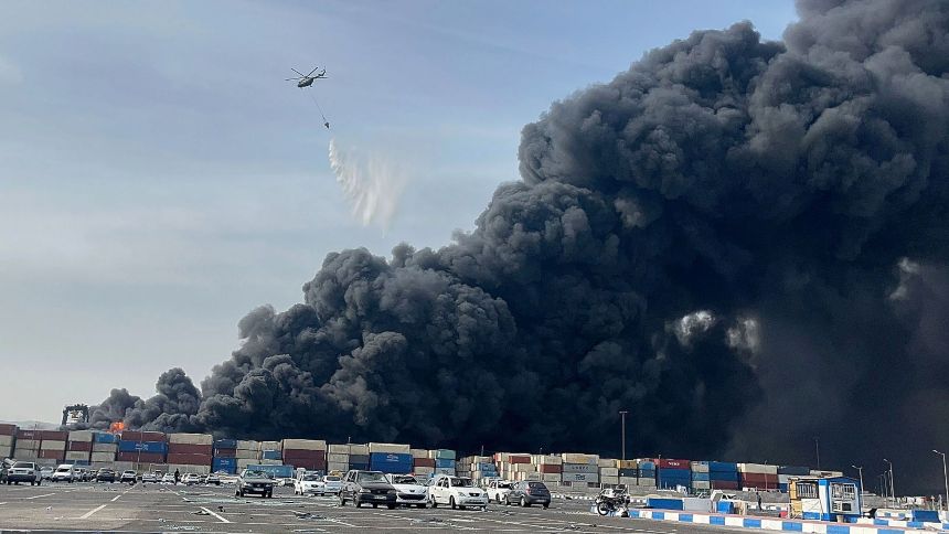 VIDEOS: Explosión en puerto iraní dejó al menos cinco muertos y más de 700 heridos