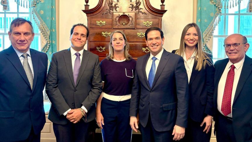 Difunden la primera foto del equipo de María Corina que salió de la embajada a EEUU