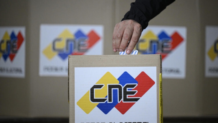 Este domingo, 25 de mayo, los venezolanos acudirán a las urnas en un procesao electoral en el que se definirán los 24 gobernadores, 285 parlamentarios a la Asamblea Nacional (AN) y 260 legisladores a los consejos legislativos.  