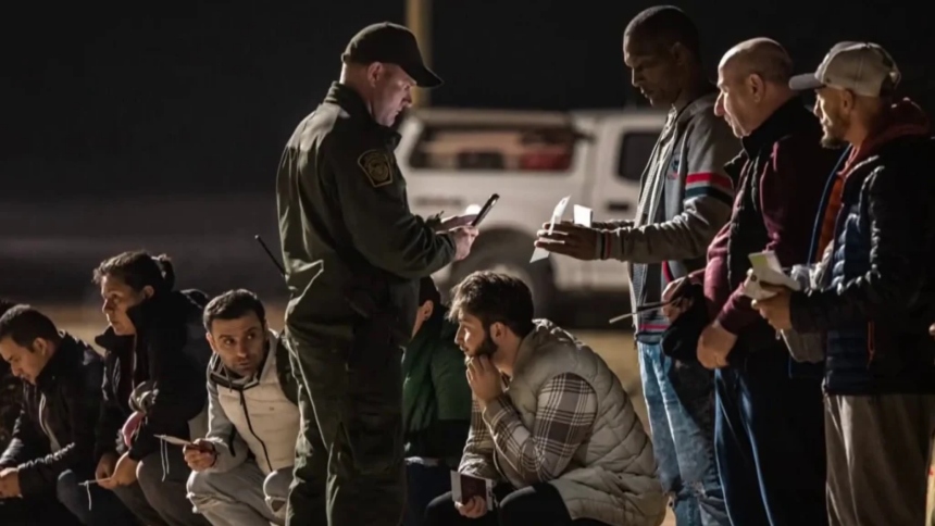 La migración irregular en la frontera sur de EEUU ha alcanzado niveles históricamente bajos en los primeros meses de 2025.  