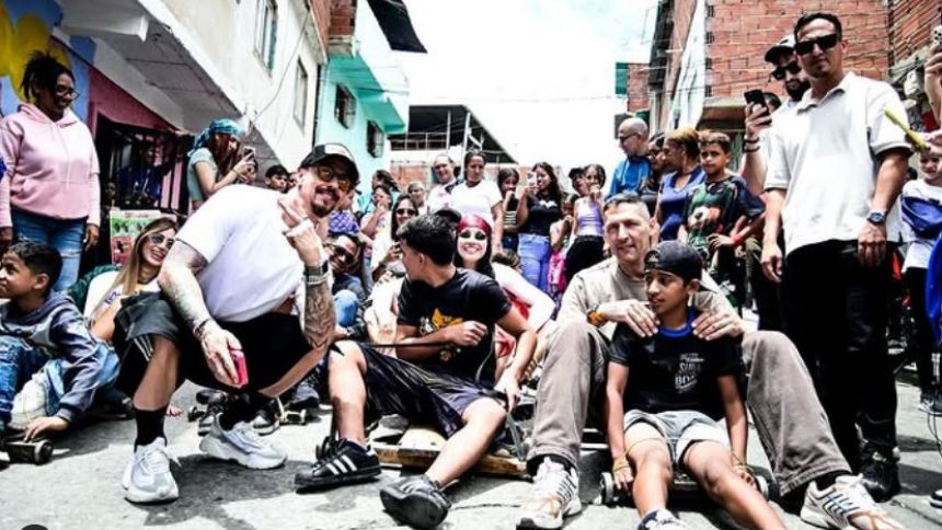 EN FOTOS: Dos exganadores de la Uefa Champions League se pasearon por las calles de Petare