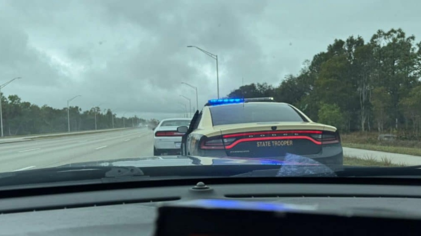 En un movimiento sin precedentes, el gobernador de Florida (EEUU), Ron DeSantis, anunció que los agentes de la Patrulla de Carreteras del estado ahora tienen autoridad para actuar como agentes de inmigración.  