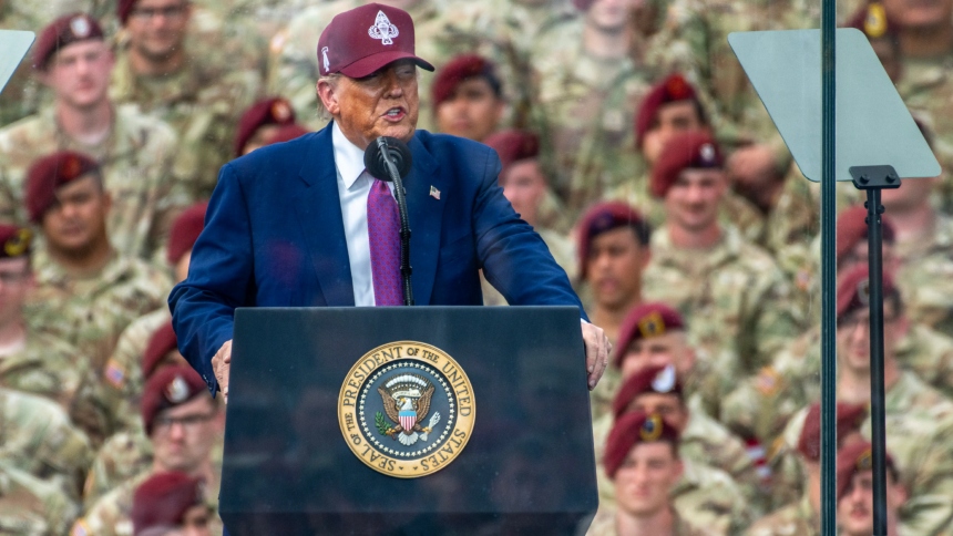 El presidente de EEUU, Donald Trump, advirtió que cualquier protesta contra su desfile militar en Washington será enfrentada con una “gran fuerza”.  