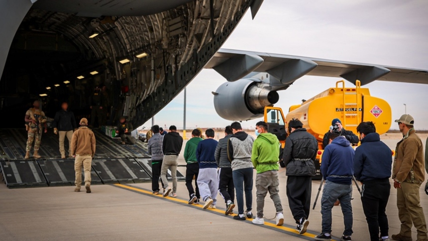La administración del presidente de EEUU, Donald Trump, estaría planteándose trasladar a más migrantes indocumentados a la base naval de Guantánamo, en Cuba.  
