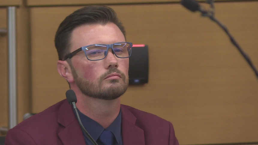 En un caso que estremeció a la comunidad de Denver, en Colorado (EEUU), el director de una funeraria, Miles Harford, fue sentenciado a 18 meses de prisión tras descubrirse que ocultó el cadáver de una mujer en un coche fúnebre durante más de un año.  