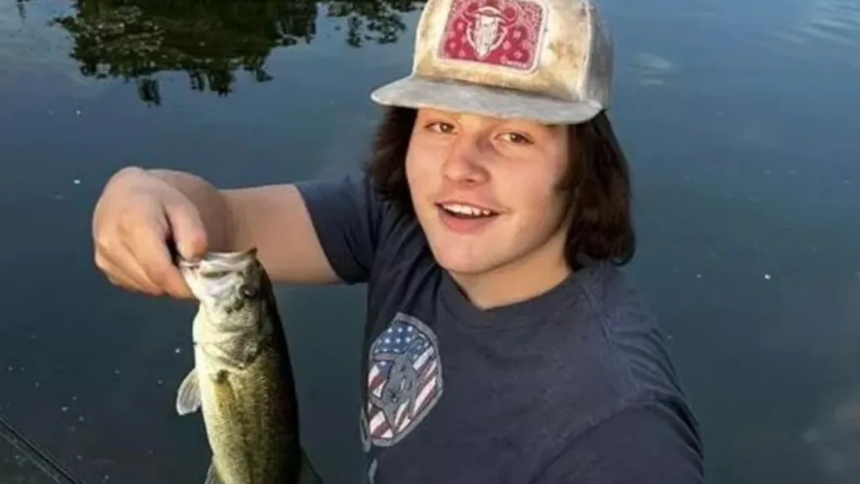 Lo que debía ser una escapada llena de naturaleza y entre amigos se convirtió en una pesadilla, cuando Sheldon Medford, un joven de 18 años originario de Lewiston, Idaho (EEUU), perdió la vida al caerle encima una piedra acampaba en una zona boscosa de Ahsahka.  