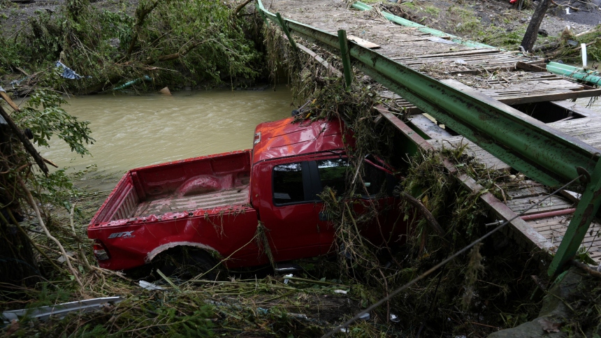 Las lluvias torrenciales del fin de semana del Día del Padre dejaron una marca trágica en Virginia Occidental (EEUU), con siete fallecidos –cifra actualizada este martes– y una persona desaparecida.  