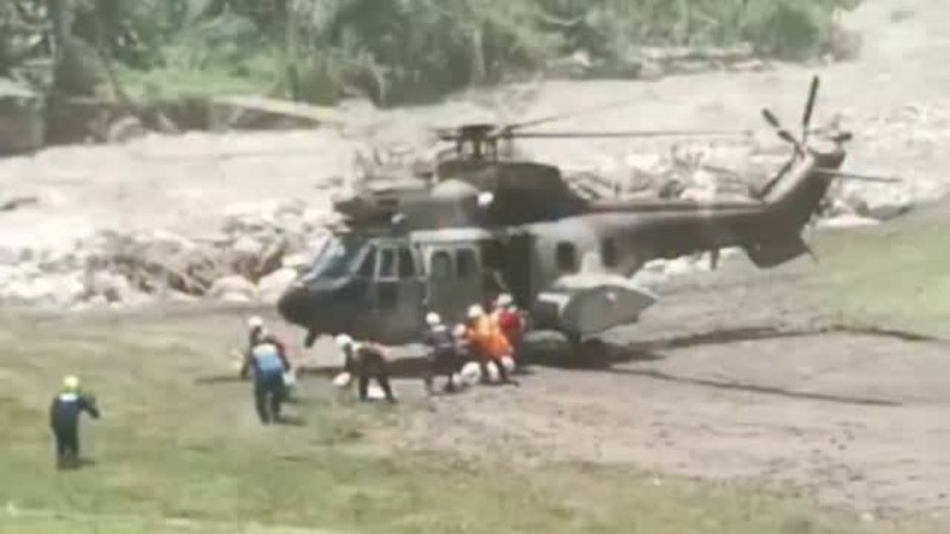 EN VIDEO: Helicóptero de la FANB arribó con alimentos a una de las poblaciones más afectadas por las lluvias en Mérida