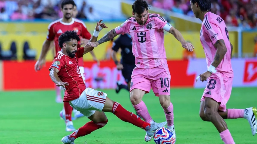 LUCHA DE GIGANTES: Messi superó a Cristiano Ronaldo con este registro goleador histórico