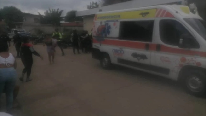 Policarabobo fue asesinado mientras realizaba compras con su madre, la mujer resultó herida