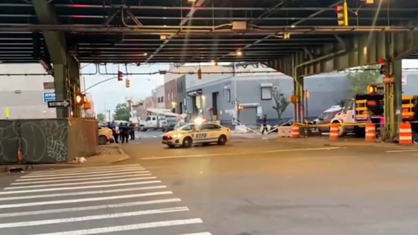 En horas de la madrugada de este viernes, 11 de julio, la ciudad de Nueva York (EEUU) fue testigo de otro lamentable episodio vial que dejó dos personas muertas.  