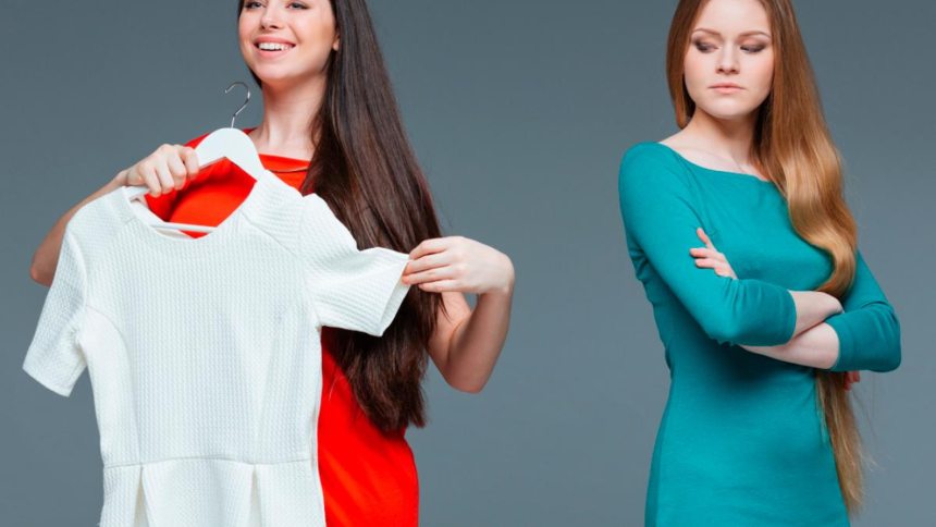 ¿Te rodean los envidiosos? El color de ropa que usa una persona revela más de lo que imaginas