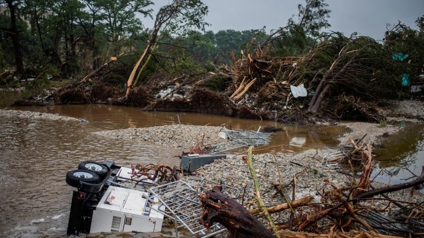 En medio del caos provocado por las devastadoras inundaciones en Texas (EEUU), una imagen desgarradora conmueve al país: los cuerpos de Blair y Brooke Harber, de 13 y 11 años, fueron encontrados sin vida, con las manos entrelazadas y rosarios entre sus pertenencias.  