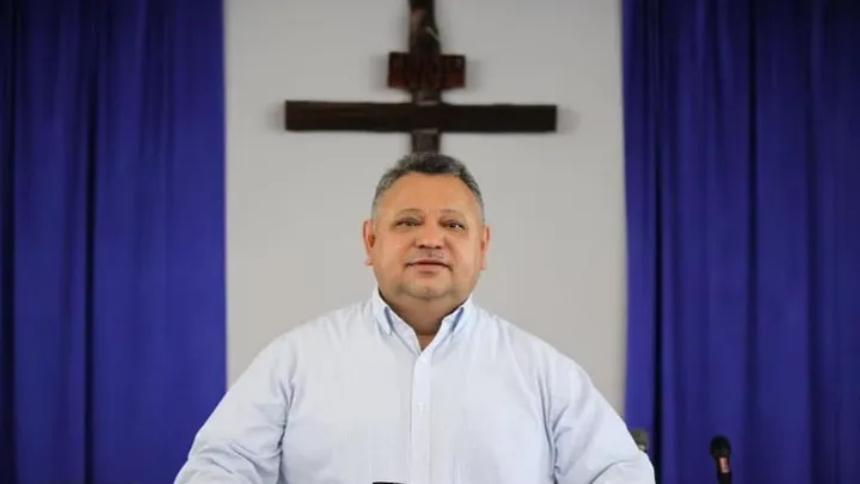 Daniel Fuentes Espinal, pastor de 54 años y padre de tres hijos, terminó arrestado por agentes de inmigración en Easton, Maryland (EEUU), mientras se dirigía a su trabajo como obrero de construcción.