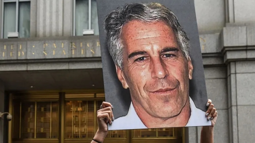 Después de años de teorías, especulaciones y promesas de revelaciones explosivas, el Departamento de Justicia de EEUU y el FBI han puesto punto final a uno de los capítulos más oscuros y polémicos de la historia reciente: la muerte de Jeffrey Epstein. 