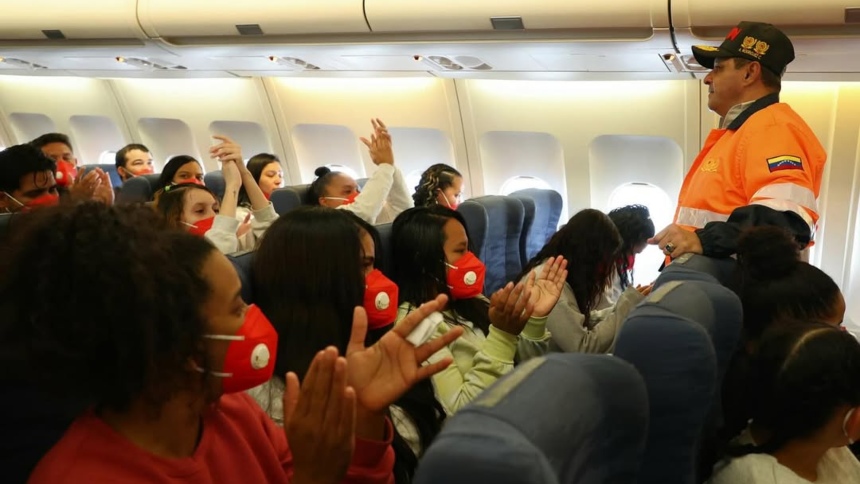 EN FOTOS: El nuevo vuelo que salió desde Honduras con venezolanos deportados por EEUU