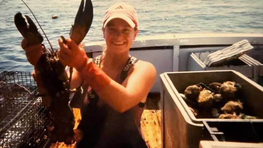 La tranquila localidad de Union, en el condado de Knox, en Maine (EEUU), se ha visto sacudida por un crimen que ha dejado a la comunidad en estado de shock, luego de que Sunshine Stewart, una mujer de 48 años que había llegado recientemente al área para disfrutar del verano, fue encontrada muerta el 3 de julio en Crawford Pond, un estanque popular entre turistas y residentes.  