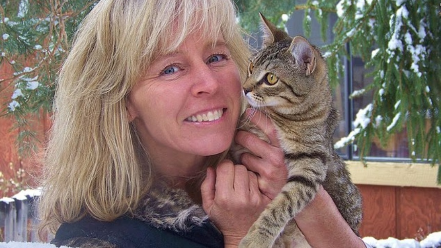 Taji Hillson, exmaestra suplente y asistente educativa en la escuela primaria Roy Gomm, ubicada en Reno, Nevada (EEUU), confesó ante las autoridades haber cometido abusos sexuales contra al menos una docena de niños, incluida una menor de apenas dos años. 