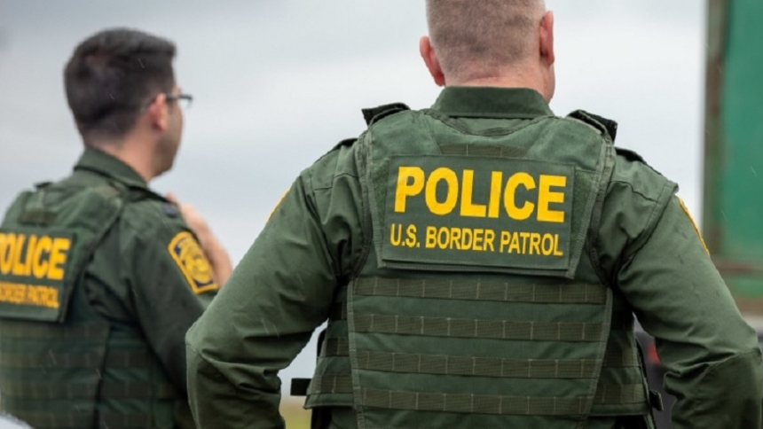 En la mañana de este lunes, 7 de julio, la tranquilidad de McAllen, en Texas (EEUU), se vio interrumpida por un violento tiroteo en una instalación de la Patrulla Fronteriza, cuando un hombre armado con un rifle de asalto y vestido con equipo táctico abrió fuego contra agentes federales en el anexo del sector del Valle del Río Grande, cerca del aeropuerto local.  