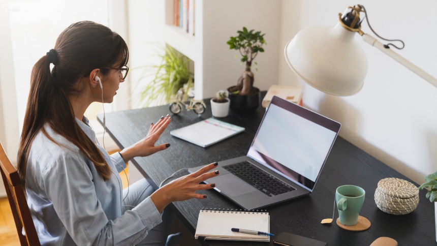 En EEUU, una nueva modalidad de fraude laboral digital está dejando miles de víctimas y pérdidas millonarias. Se trata de ofertas de trabajo que prometen altos ingresos por tareas sencillas en internet, como dar “me gusta” a publicaciones o mejorar perfiles en redes sociales.  