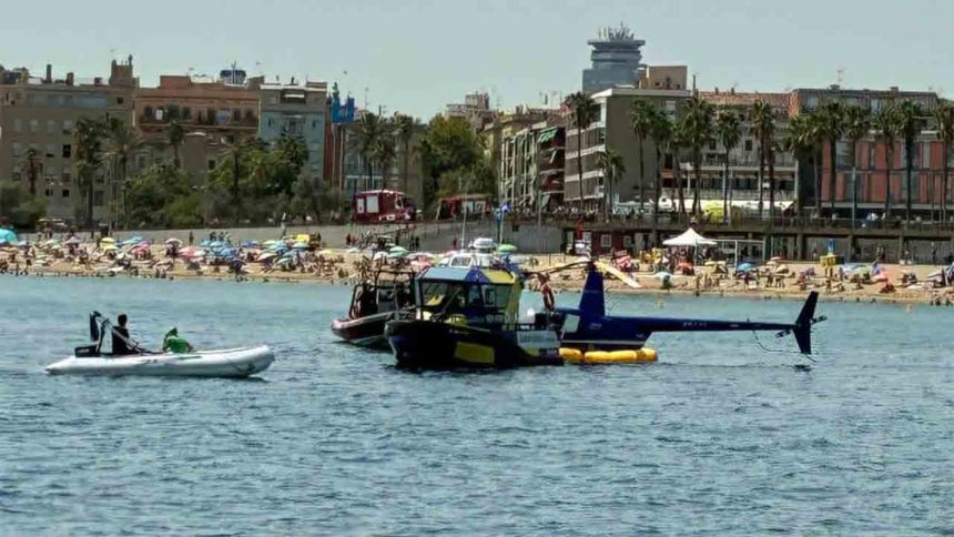 Helicóptero realizó amerizaje de emergencia en playa de Barcelona