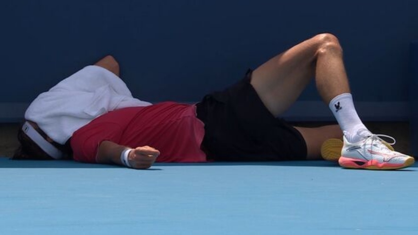 El Masters 1.000 de Cincinnati (EEUU) fue testigo de un momento alarmante este lunes, 11 de agosto, cuando el tenista francés Arthur Rinderknech, número 70 del ranking ATP, se desplomó en pleno partido debido a un golpe de calor.  