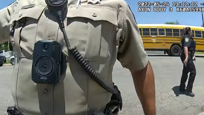 Una nueva ola de indignación sacude a EEUU tras la publicación de videos inéditos del tiroteo en la escuela primaria Robb de Uvalde, en Texas, ocurrido el 24 de mayo de 2022.  