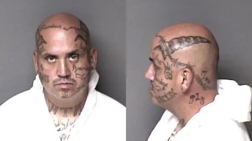 Una comunidad en el condado de Gaston, en Carolina del Norte (EEUU), se encuentra conmocionada tras el brutal asesinato de Steve Hughes, de 74 años, presuntamente a manos de su propio hijo, Derek Steven Hughes, apenas seis días después de haber sido liberado de prisión.  