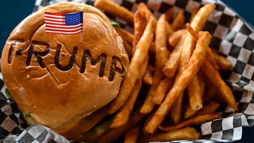 En una historia que mezcla política, gastronomía y migración, Roland Mehrez Beainy, un ciudadano libanés de 28 años y paradójicamente dueño de una cadena de "Hamburguesas Trump", enfrenta la deportación en EEUU tras haber sido detenido por el Servicio de Inmigración y Control de Aduanas (ICE, por sus siglas en inglés).  