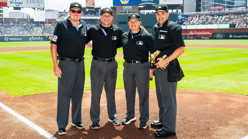 Jen Pawol se convirtió en la primera mujer en arbitrar un juego de la MLB
