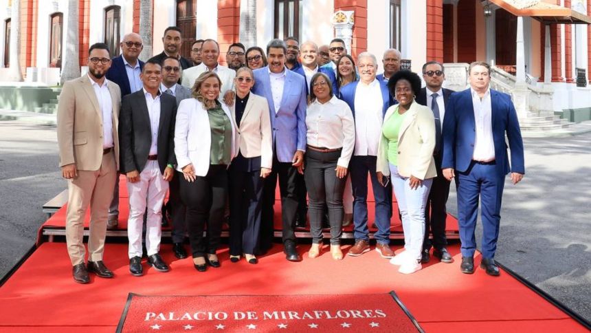 Maduro instaló Consejo Federal de Gobierno en Miraflores con nuevos gobernadores y alcaldes