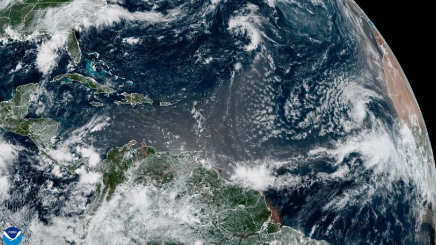 La tormenta tropical Erin, formada este lunes en el Atlántico oriental, podría intensificarse en los próximos días y convertirse en el primer huracán de la temporada ciclónica 2025. 