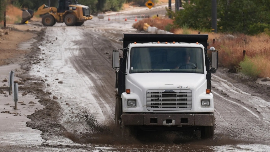 Al menos un niño está desaparecido en el sur de California luego de una jornada caótica, tras las intensas lluvias provocadas por los remanentes de la tormenta tropical Mario.  
