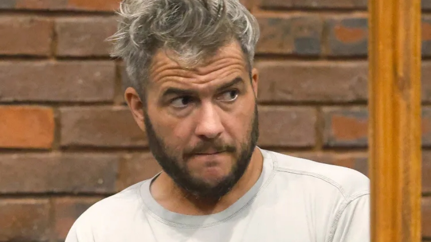 El personal del hospital South Shore en Weymouth, en Massachusetts (EEUU), se encontró con una escena inquietante: un cadáver envuelto en mantas y cinta adhesiva, abandonado en el asiento trasero de un Honda Civic frente a la sala de emergencias.  